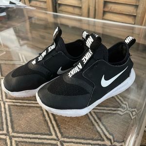 Toddler Nike flex runner tennis shoes size 10C